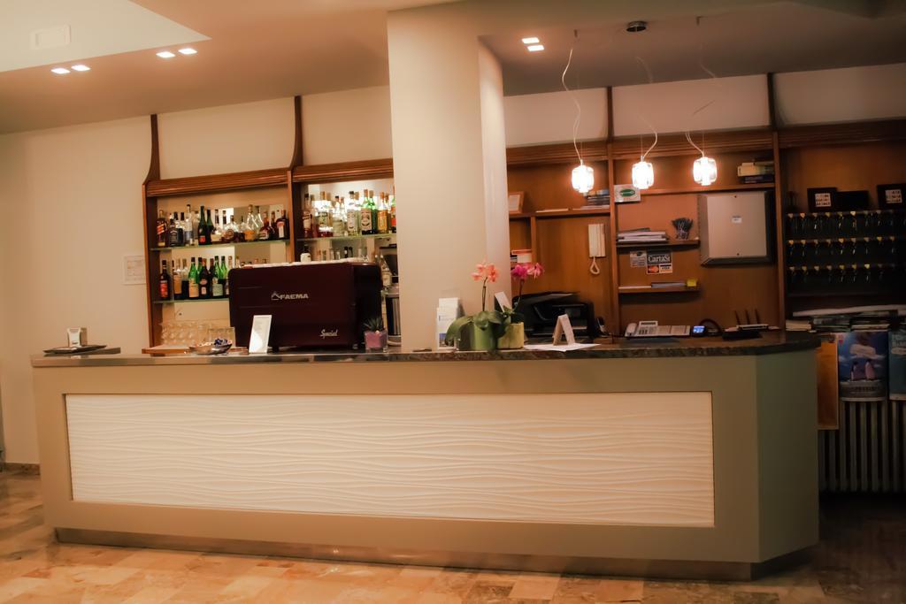 Hotel Dolores Cesenatico Kültér fotó